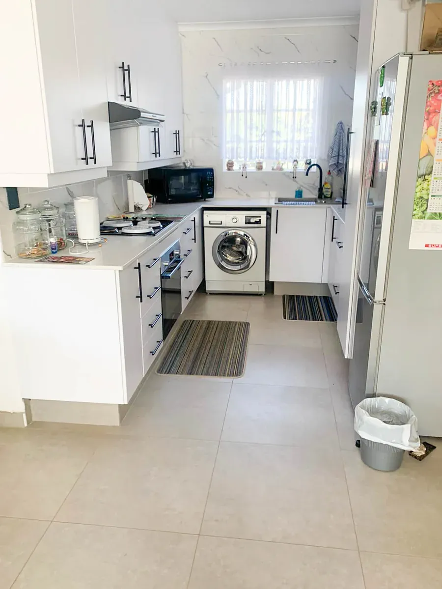 Kitchen with custom glass cabinets – Kempton Park